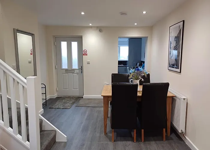 Luxury Apartment - Above Iconic High Lane Oatcakes